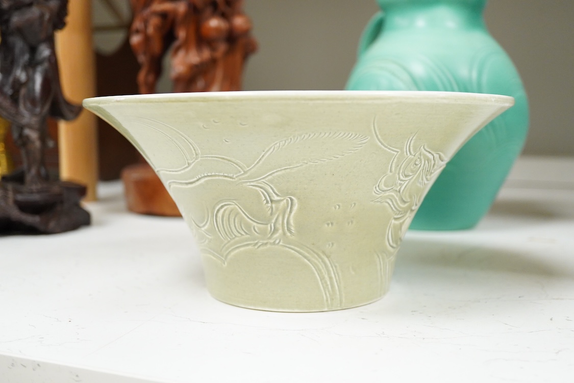 A Susie Cooper incised jug, 22cm high and similar bowl, each incised with animals (2)